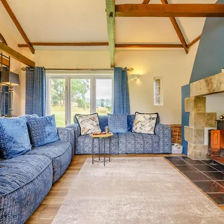 3 Bed In Richmond Oc-86747 Holiday home