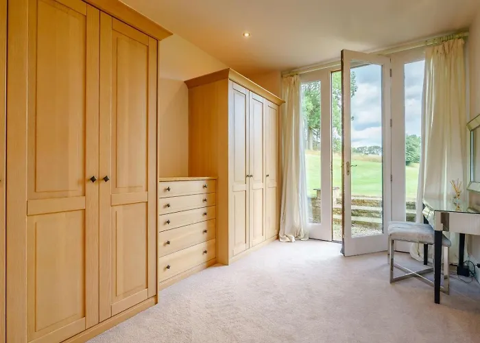 3 Bed In Richmond Oc-86747 Holiday home