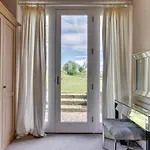 3 Bed In Richmond Oc-86747 *