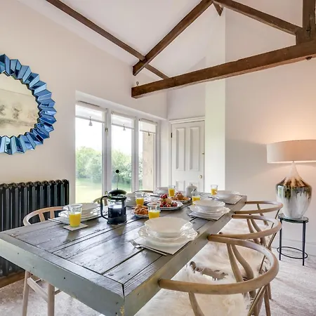 3 Bed In Richmond Oc-86747 Hébergement de vacances